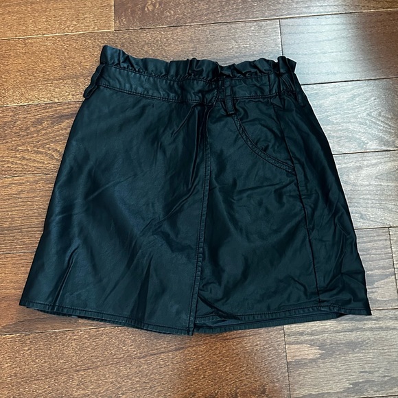 Aeropostale Pants - black pleather Aeropostale skort !